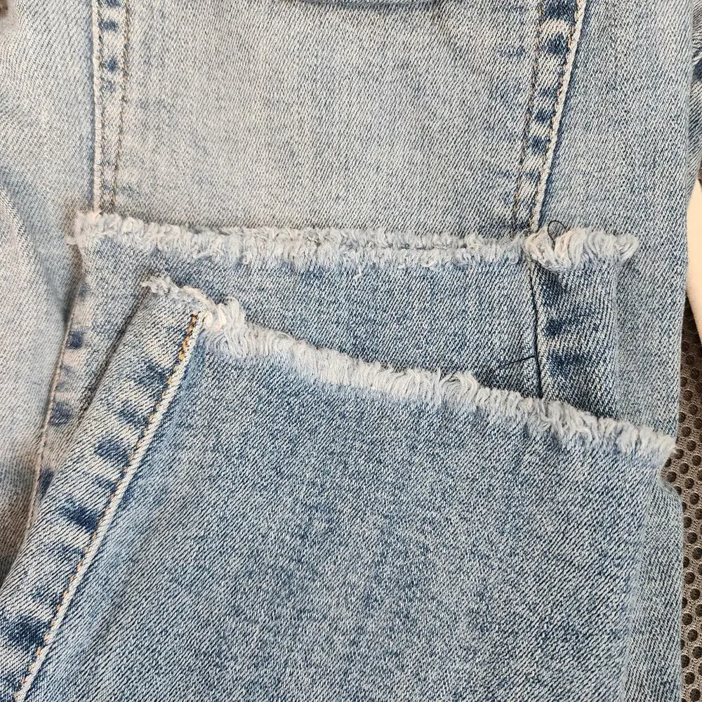Lucky Brand Lolita Super Skinny Light Wash 6/28 Distressed Raw hem crop